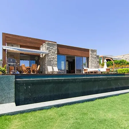 Sleeps 6 Pool Air Con Wifi * Bitez