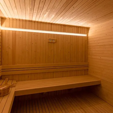 Sleeps 6 Pool Air Con Wifi Willa *